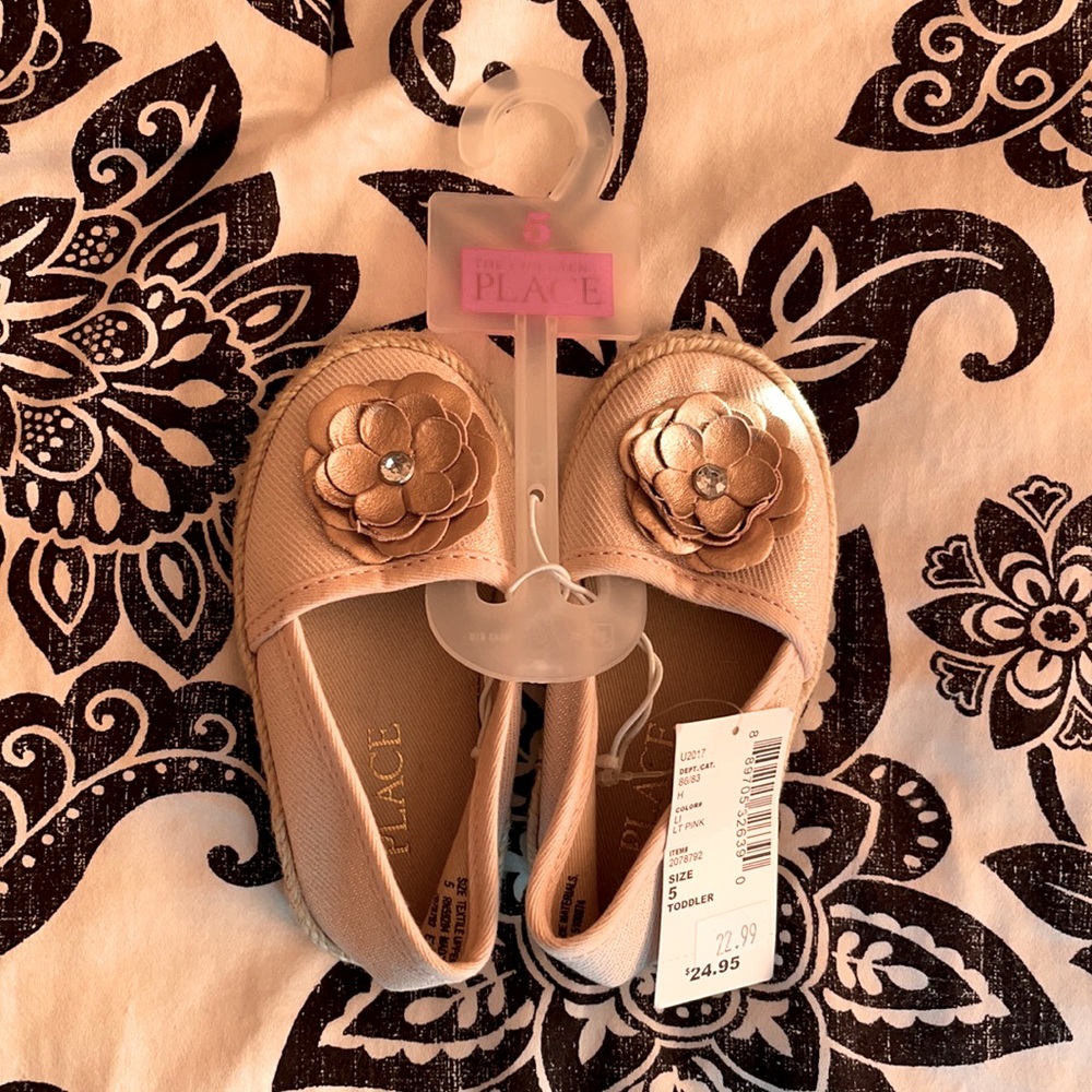 (NWT) Children’s Place Flower Shoes